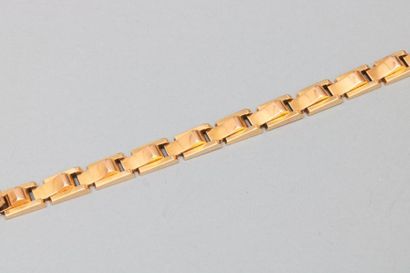null Bracelet tank en or jaune 18k (750). 

Poids : 32,3 g ; Long. : 19 cm