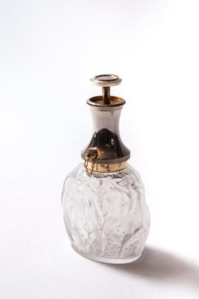 null LALIQUE et Mollinard

flacon vaporisateur en verre pressé moulé et sablé. Epreuve...