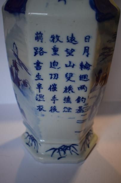 null Chine , vase balustre ,XXe 

Vase balustre à pans coupés en porcelaine bleu...