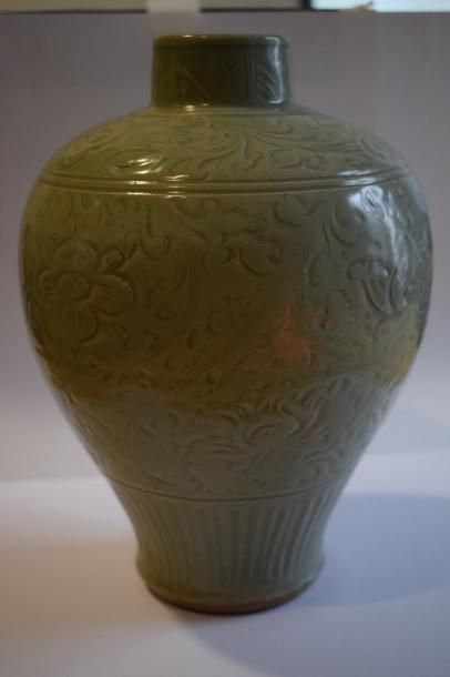null Chine ,Potiche ,XXe

Vase potiche forme balustre à couverte céladon et décor...