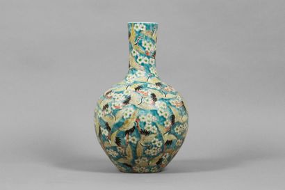 null Chine, Vase globulaire, milieu XXe,



Grand vase en porcelaine de Chine de...