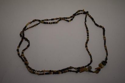 null Collier de perles multicolor originaire du Mali, région de Djénné. 

