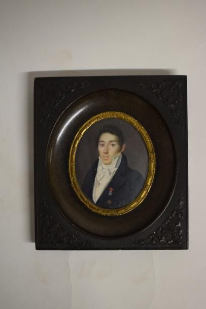 null ECOLE FRANCAISE Première Moitié du XIXe siècle 



Portrait en buste d'un homme...