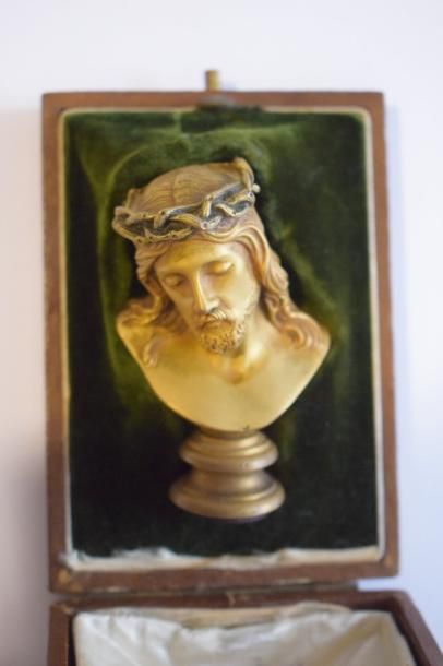 null MADRASSI Luca, 1848-1919

Cachet en bronze ciselé et doré formant une tête de...