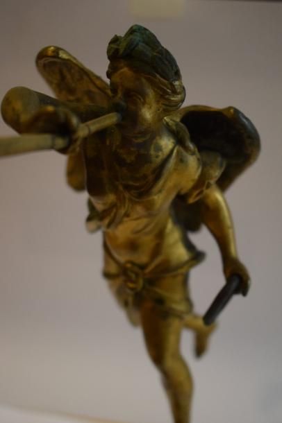 null Sculpture en bronze à décor d'ange à la trompette sur un socle en marbre.

Fin...