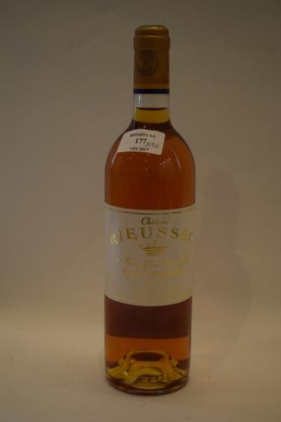 null 12 bouteilles CH. RIEUSSEC, 1° cru Sauternes 1994 (1 elt) 	

