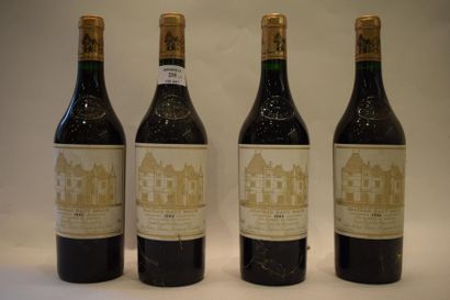 null 4 bouteilles CH. HAUT-BRION, 1° cru Pessac-Léognan 1986 (els) 	

