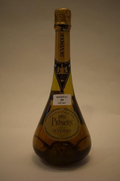 null 1 bouteille CHAMPAGNE "des Princes", de Venoge 1982	

