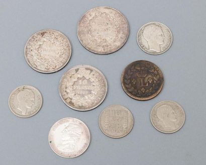 null Un lot de pièces, la plupart en argent (Poids brut env.180 g).