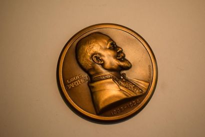 null [ Médaille ] [ Louis Barthou ] 

Médaille en bronze 

A l'avers : profil de...
