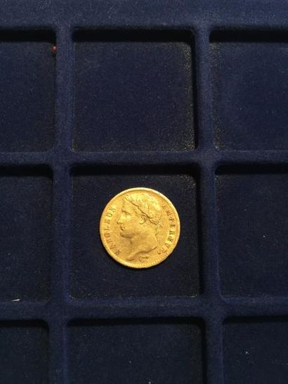 null 1 pièce en or de 20 francs Napoléon Empereur "tête laurée" (1812A)

TB

Poids...