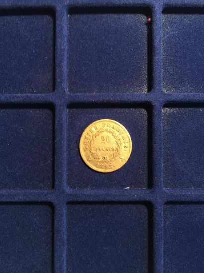 null 1 pièce en or de 20 francs Napoléon Empereur "tête laurée" (1813A)

TB

Poids...