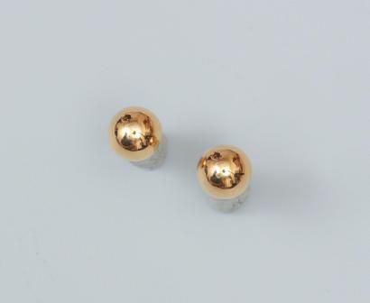 null Paire de clous d'oreilles en or jaune 18K (750) ornés chacun d'une bille.
(Manques)
Poids...