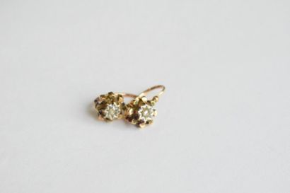 null Paire de boucles d'oreilles en or jaune 18K (750) serties de diamants taille...