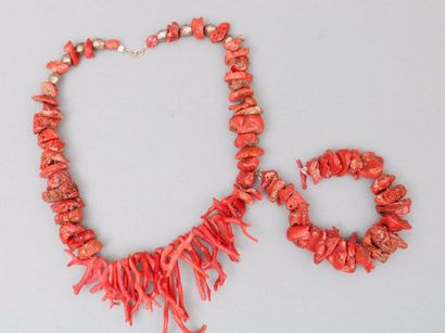 null Un collier corail avec branches de corail

on y joint un bracelet en corail