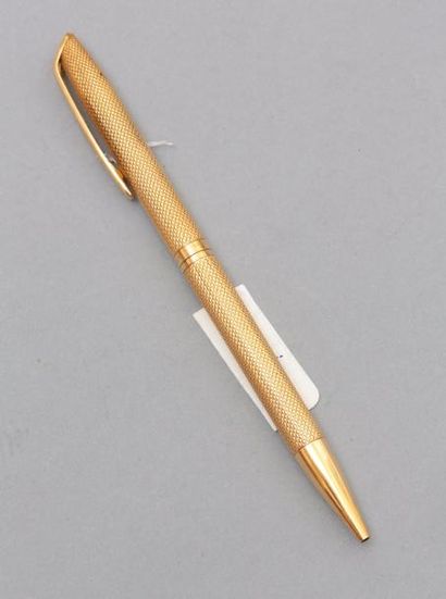 null WATERMAN

Stylo à billes en or jaune 18k (750) à décor guilloché.

Poids brut...