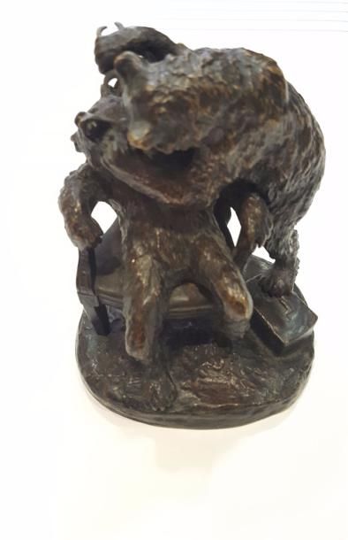 null FRATIN (d'après) 

L'ours dentiste 

Bronze, surmoulage 

H : 15 cm. 