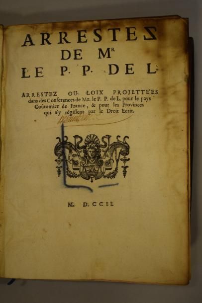 null Lot composé de ( en l'état) : 



- Histoire de la Marine Française, Paris Larousse....