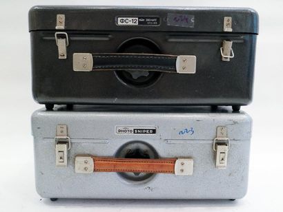 null Lot de deux valises Photosniper. Une malette métallique noire Zenit Sniper (FS-12)...