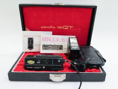 null Ensemble Minolta 16 QT : boitier Minolta 16QT avec flash Minolta Electroflash...