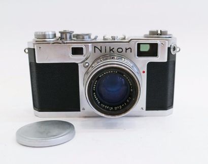 null Nikon. Nippon Kogaku Tokyo. Boitier n°6166954. Objectif Nikkor H-C 1:2/5cm Nippon...