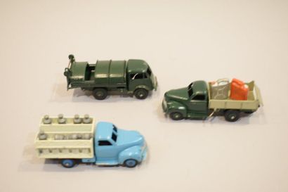 null DTF : Camion FORD poubelle vert - Camion laitier STUDEBAKER bleu et blanc (manque...
