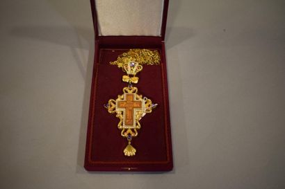 null Importante croix pendentif en argent doré, bois et pierre de couleurs
orfèvre...