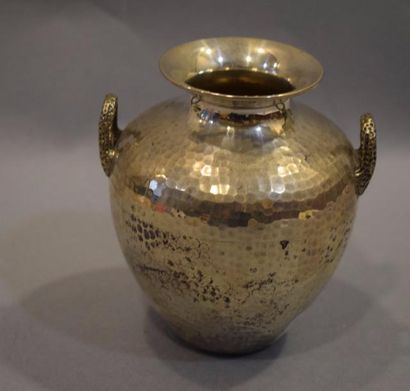 null Vase en argent ( 925/1000e) simulant une jarre à deux anses le corp à décor...