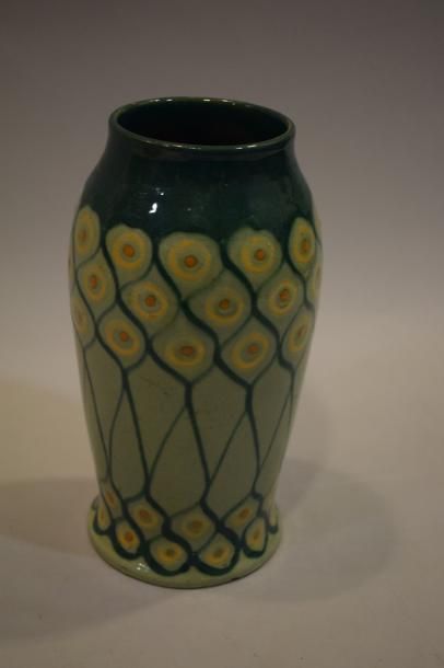 null ELCHINGER & FILS
Vase en céramique vert et décor de cercles jaunes