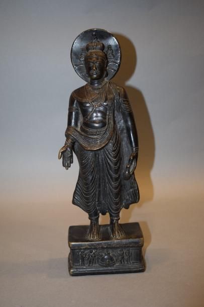 null Boudha debout,

Bronze 

Inde, style du Gandhara

XXème siècle