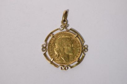 null 1 pièce en or de 20 francs Coq "Dieu protège la France" (1906 A) montée sur...