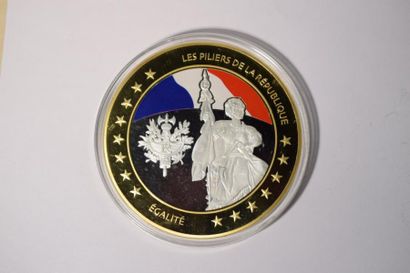 null Médaille les piliers de la République en cuivre argenté en partie doré

Avers...