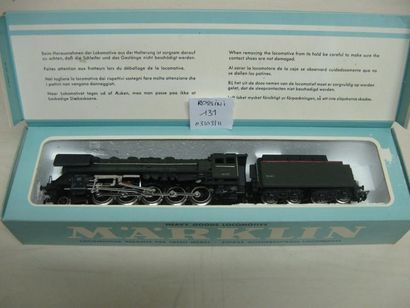 MARKLIN Locomotive verte 150 et tender 3027.