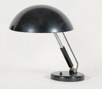 Karl TRABERT Lampe de bureau en métal parkerisé marron à réflecteur hémisphérique,...