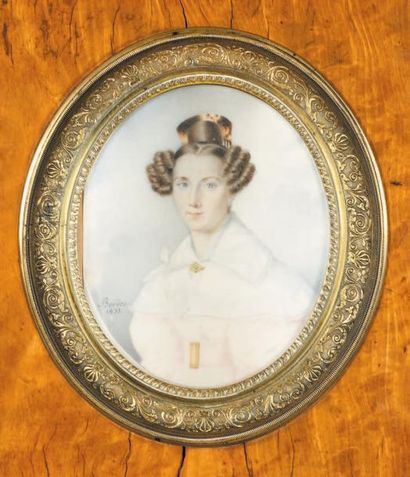 BORDES Joseph (1773 - 1838) Portrait en buste de jeune femme aux yeux bleus en robe...