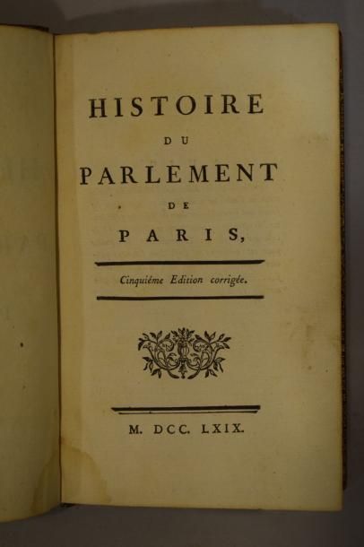 null Fort lot comprenant : 



- Histoire de la pairie de France et du Parlement...