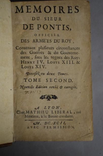 null Lot comprenant : 



- Mémoires de la vie du Lord Lovat. 

Amsterdam, 1747....