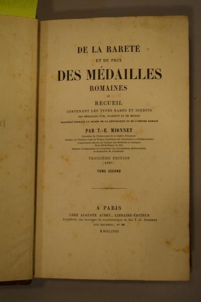 null Lot comprenant : 



- RUDAUX Lucien & DE VAUCOULEURS Gérard, Astronomie, les...