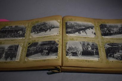 null Ancien album (en l'état) contenant un ensemble de 200 cartes postales sur Paris,...
