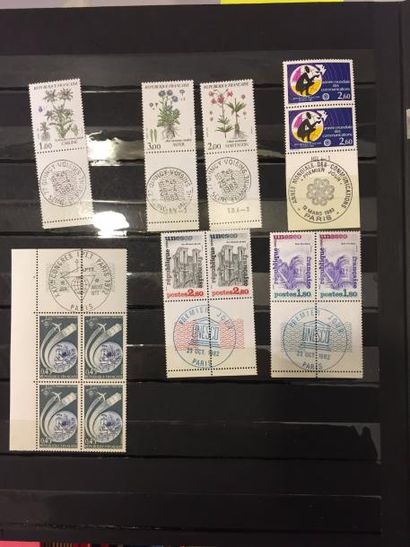 null Deux classeurs de timbres neufs modernes de FRANCE.
