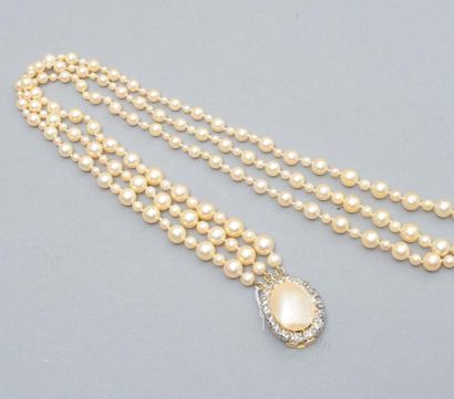null Collier 3 rangs de perles de culture alternées, fermoir en or jaune 18k (750)...
