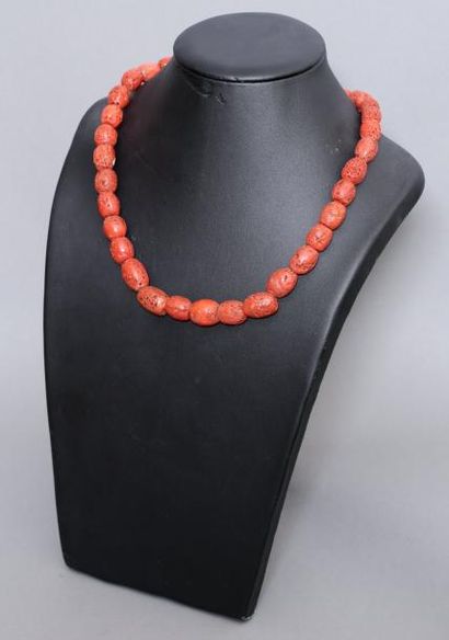 null Collier en perle de racine de corail. 

Poids : 69.07 g 