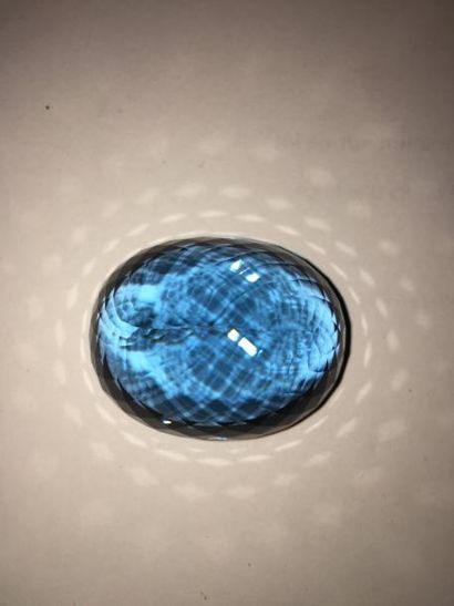 null Topaze bleu ovale (traitée)

Poids de la pierre environ 202,5 cts 

