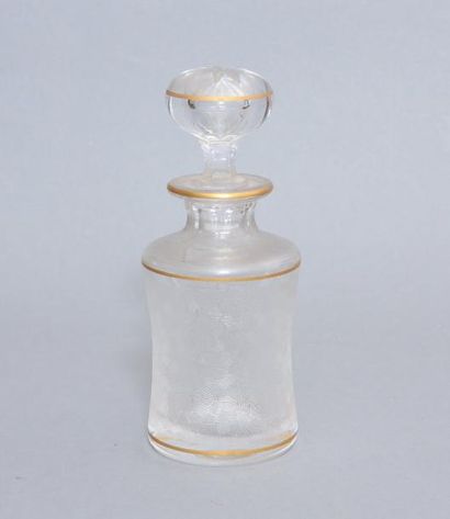 null [ Objet de vitrine ] [ Saint-Louis ]

Flacon de parfum en cristal à panse renflée...