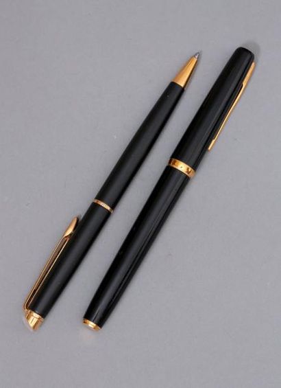 null WATERMAN

Lot de 2 stylos, l'un à bille, l'autre à plume avec sa plume en or...