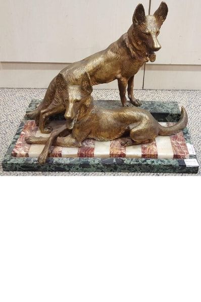 null ECOLE MODERNE

Deux chiens berger allemand

Bronze doré sur un socle en mar...