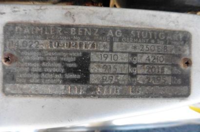 null MERCEDES 250 CE 1972



La W115-W114 est une référence dans le haut de gamme...