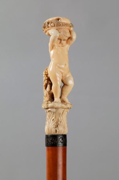 null Canne avec pommeau en ivoire sculpté représentant un enfant nu portant une grande...