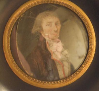 null ECOLE FRANCAISE vers 1790 

Portrait d'homme en buste coiffé d'une courte perruque...