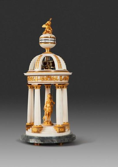 null Pendule "au temple de Diane"

en bronze doré, marbre blanc et bleu turquin reposant...